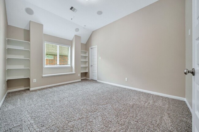 Building Photo - 3007 Rocky Point Dr