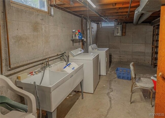 Building Photo - 1088 98th St