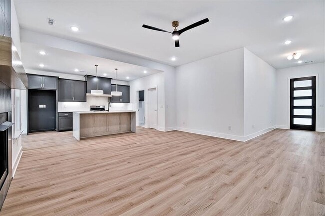 Building Photo - 1 Hemel Ln