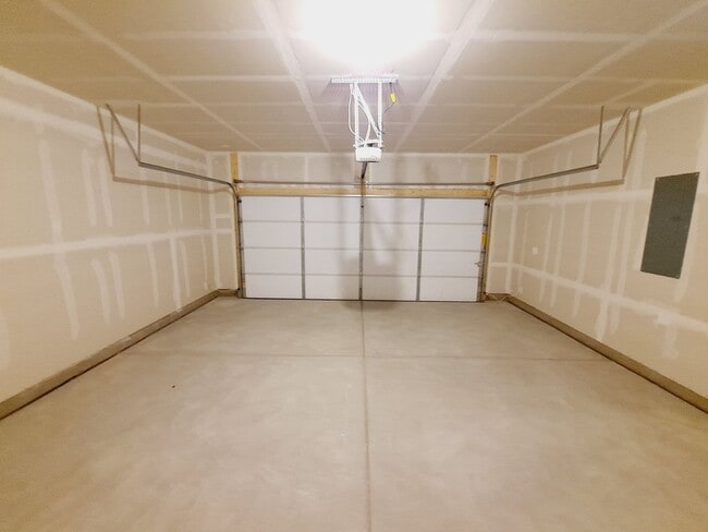 Building Photo - Energy Efficient Home!