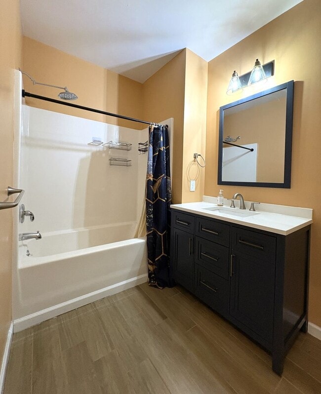 Building Photo - Spacious and Stylish 2 bedroom, 2 bath condo is desirable Coachman's Ridge complex