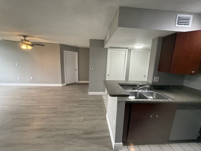 Building Photo - 2880 N Oakland Forest Dr