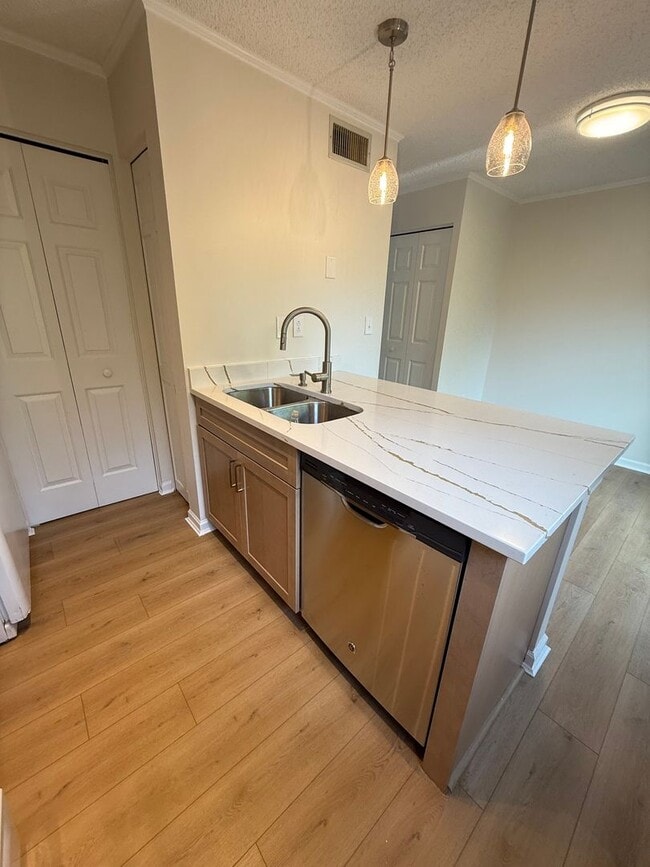Building Photo - Long Term Rental - Smoke Rise Townhouse - ...