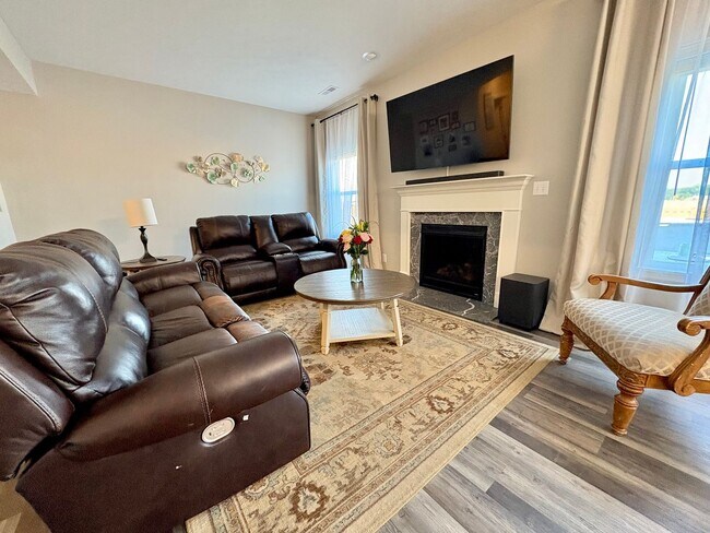 Building Photo - 4 Bed Lafayette Home with Master Retreat, Entertainers Kitchen, & Fenced-In Backyard!
