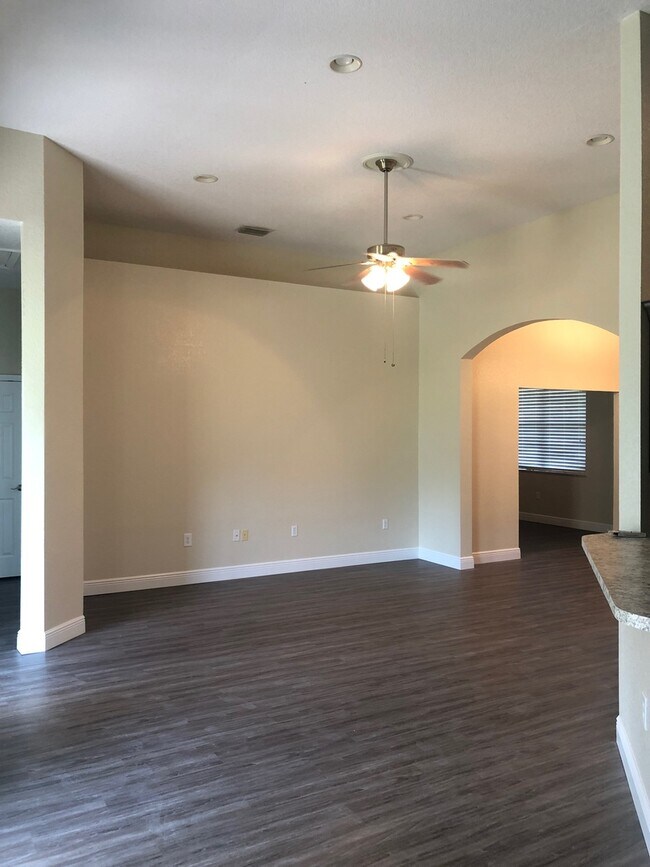 Building Photo - Large House w/Bonus Room, Lawn Care Included