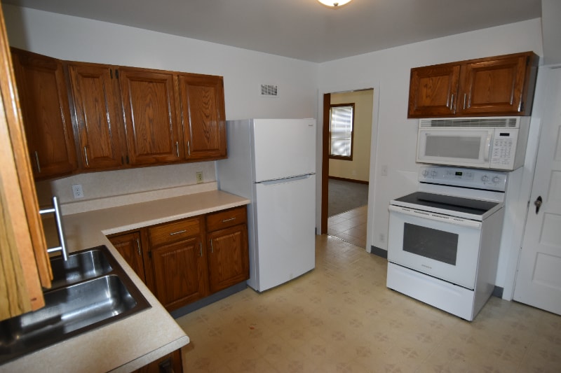 Building Photo - 1129 N Elm St