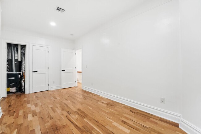 Building Photo - 52 Brinkerhoff St