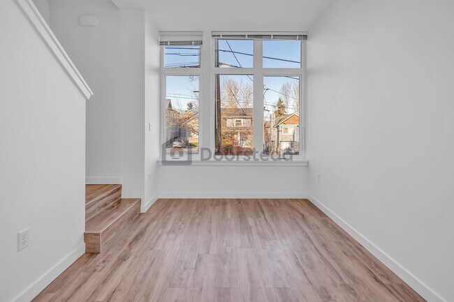 Building Photo - 2505 E Union St