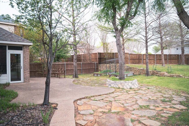 Building Photo - 2813 Ariel Cv