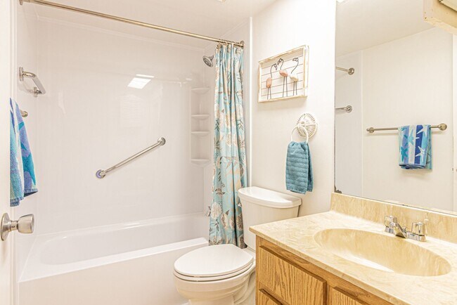 Building Photo - AVAILABLE NOW! Furnished Ground-Floor End Unit | Lake & Pool Views | Minutes to Marco Island & Do...