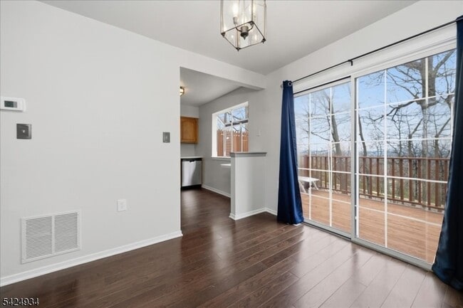 Building Photo - 5 Ajax Ct