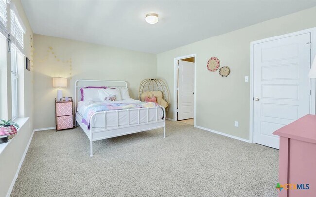 Building Photo - 1642 Ranch House