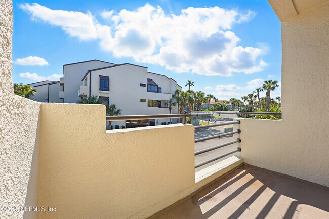 Building Photo - 746 Spinnakers Reach Dr