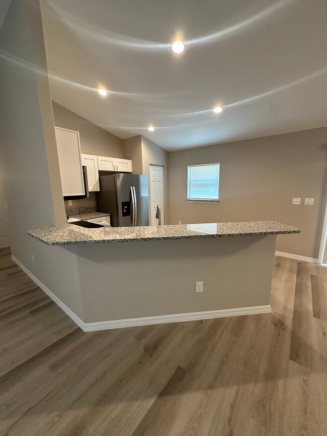 Building Photo - 4 Dogwood Drive Run