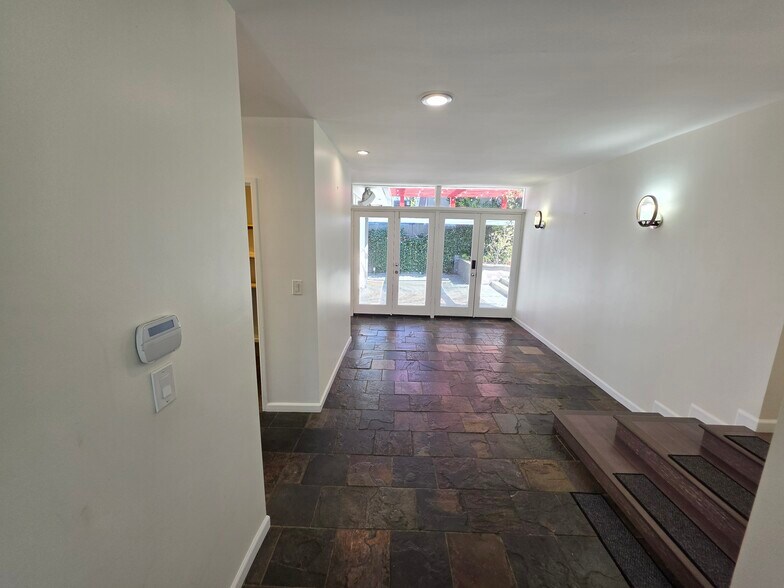 Building Photo - 310 S Thurston Ave