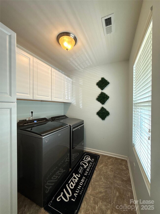 Building Photo - 10426 Kempsford Dr