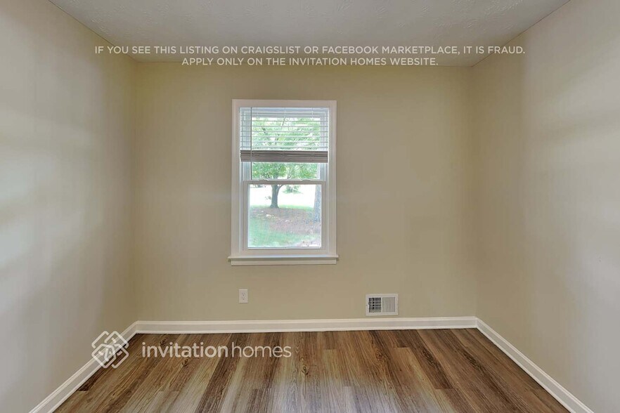 Building Photo - 921 Walnut Cir SW