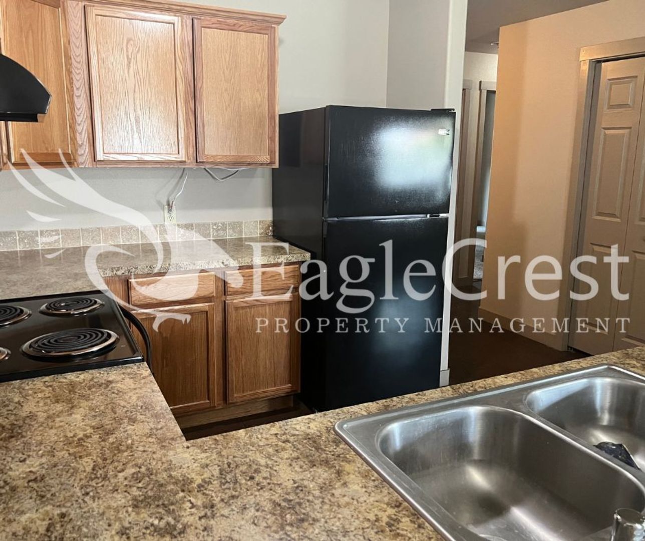 Building Photo - Two Bedroom, One and a Half Bathroom Unit