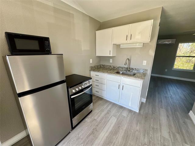 Building Photo - 410 S College Dr