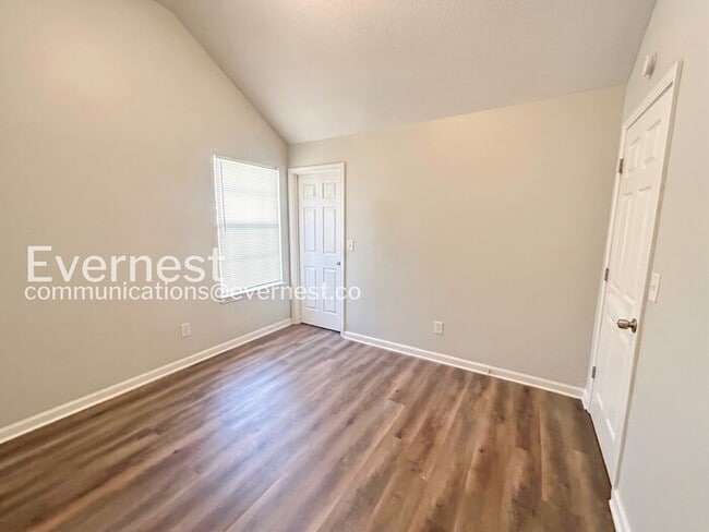 Building Photo - 5544 Bluegrass Dr