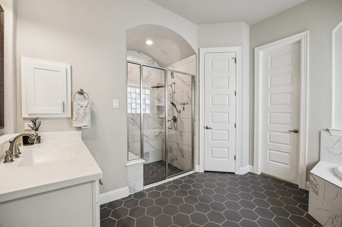 Building Photo - 4871 Lockwood Dr