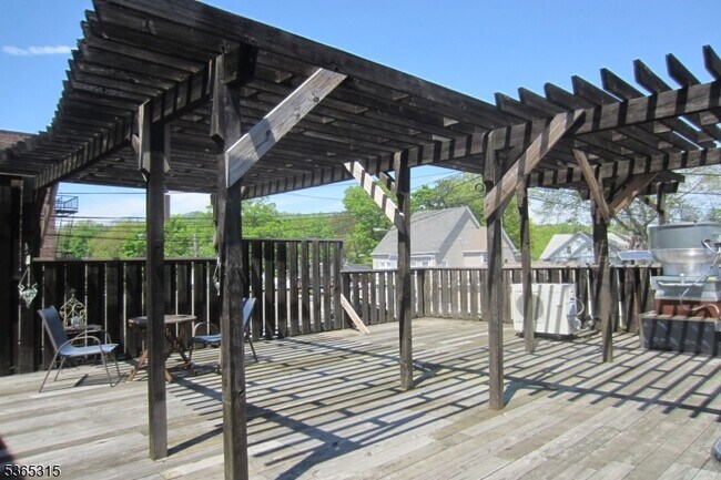 Building Photo - 638 Bloomfield Ave