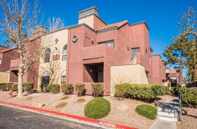 Building Photo - Beautiful 2 bed, 2 bath condo ready to mov...