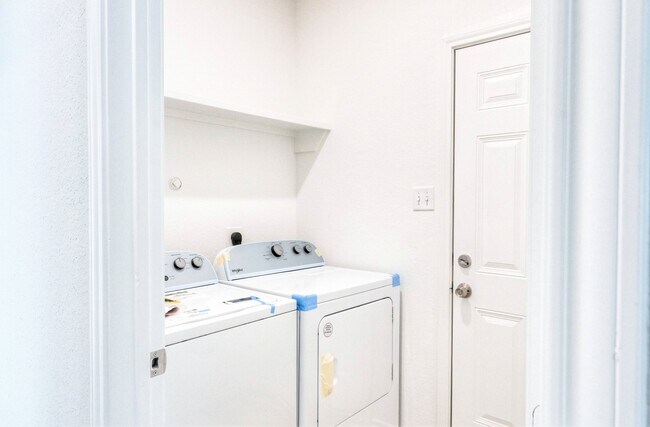 Building Photo - 9812 Arbor Oak