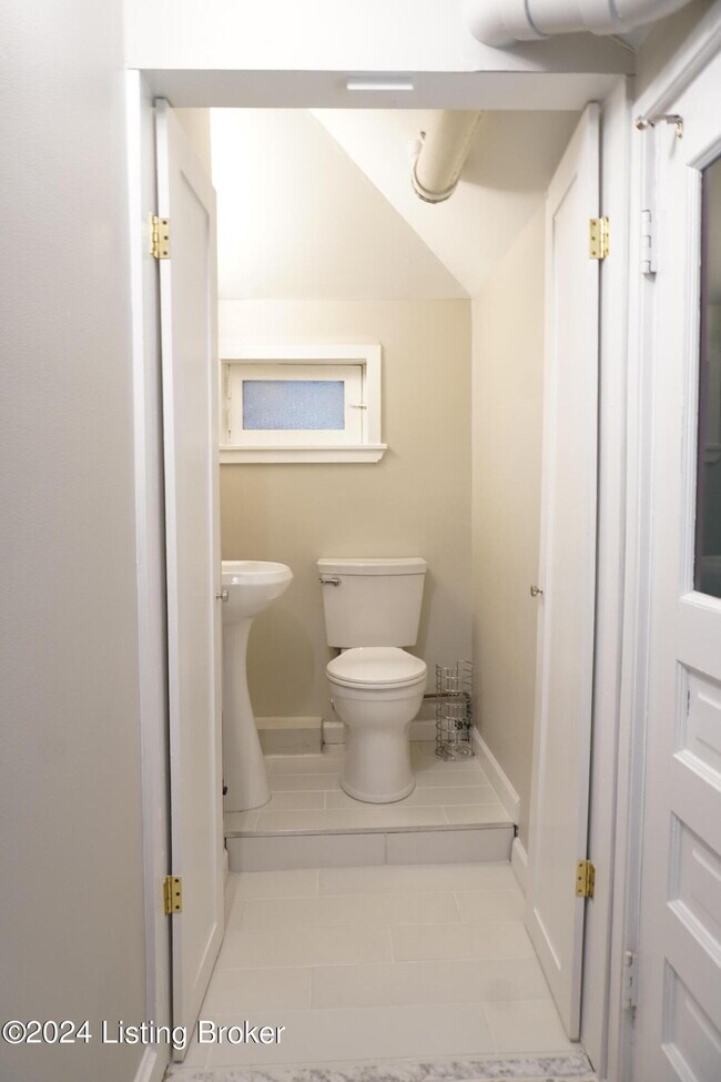 Building Photo - 2541 Cherokee Pkwy