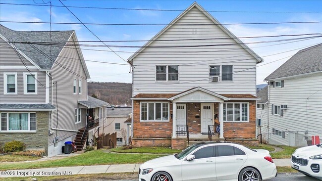 Building Photo - 714 Carmalt St