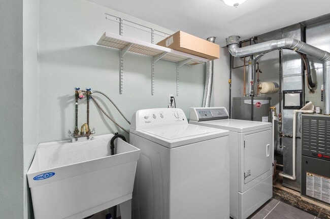 Building Photo - 6420 Thomas Paine Ct