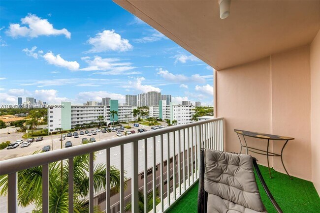 Building Photo - 3161 S Ocean Dr