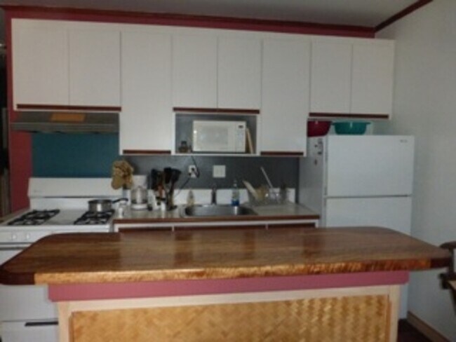 Building Photo - 355 Kalanianaole St