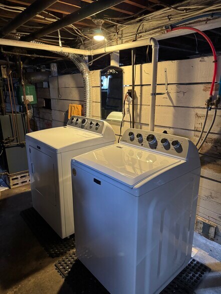 Building Photo - 75 Pinkert St