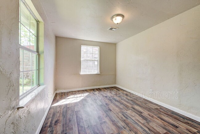 Building Photo - 4209 NE 16th St