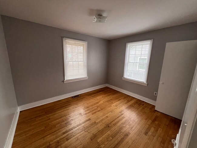 Building Photo - 606 Kingwood Dr