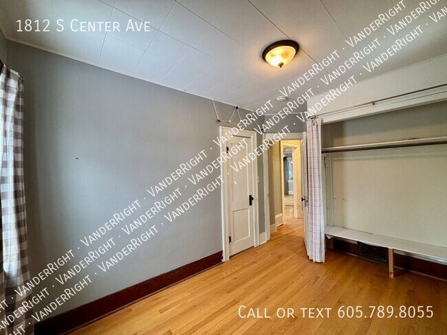 Building Photo - 1812 S Center Ave