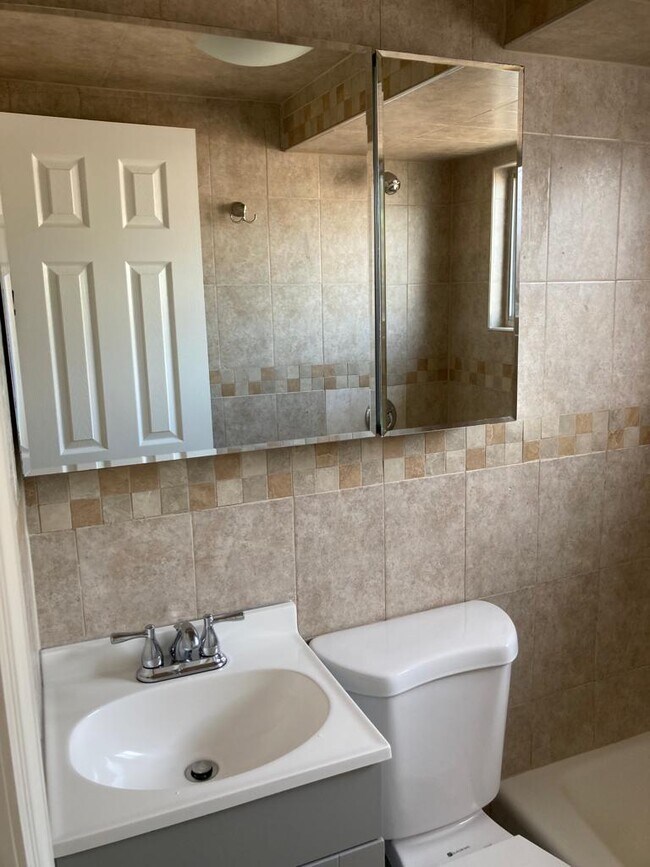 Building Photo - 160 18th St