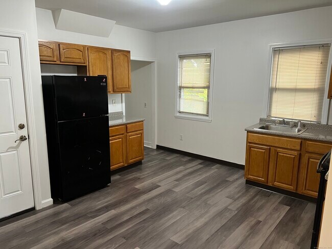 Primary Photo - 4 Magnolia St