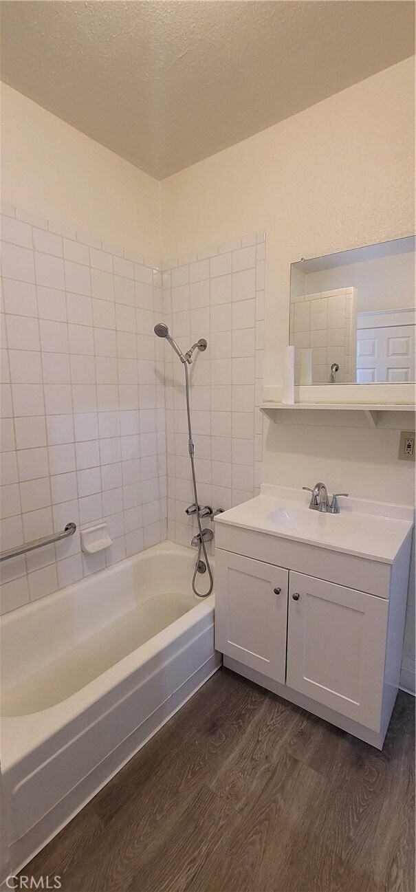 Building Photo - 820 W 55th St