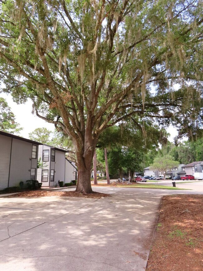 Building Photo - Space, Style & Location You’ll Love