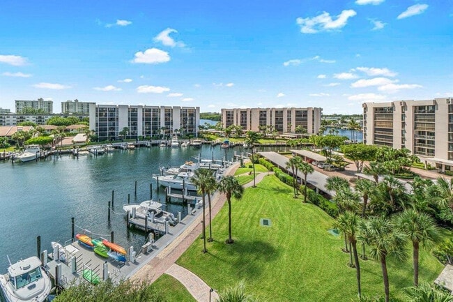 Building Photo - 2707 N Ocean Blvd