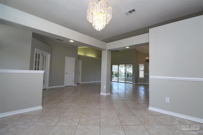 Building Photo - 2042 Hamilton Crossing Dr