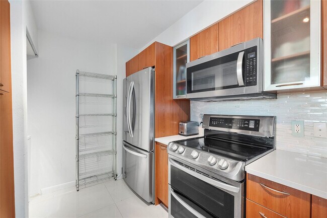 Building Photo - 625 Casa Loma Blvd