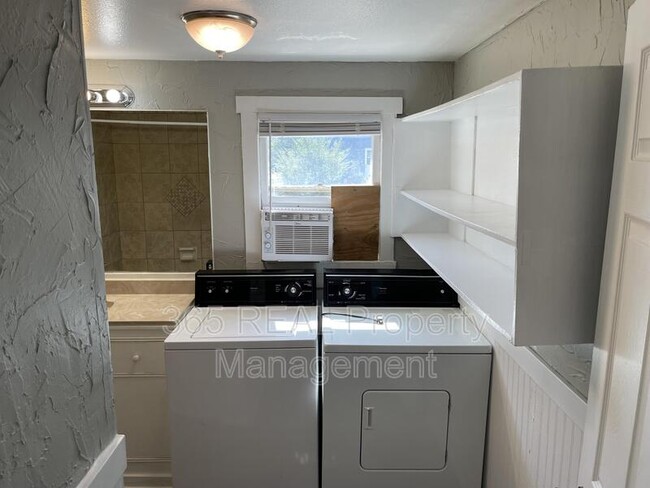 Building Photo - 318 12th Ave