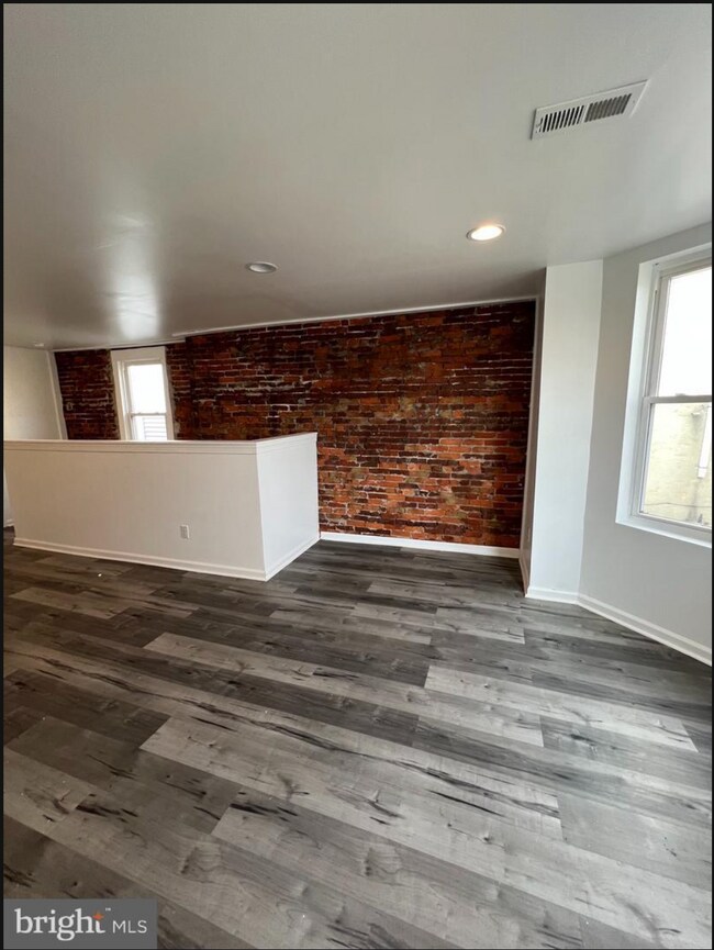 Building Photo - 206 S 53rd St