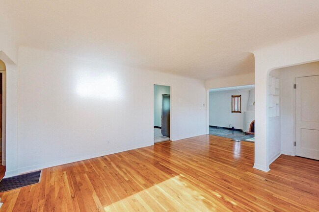 Building Photo - 1314SF Ridgecrest Brick 2 Bedroom  1 Bath ...