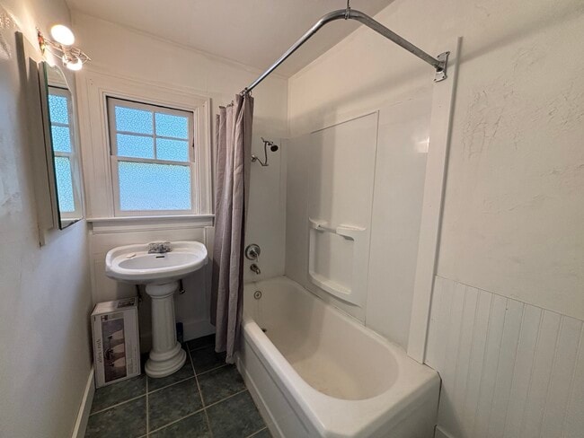 Building Photo - 2896 Coloma St