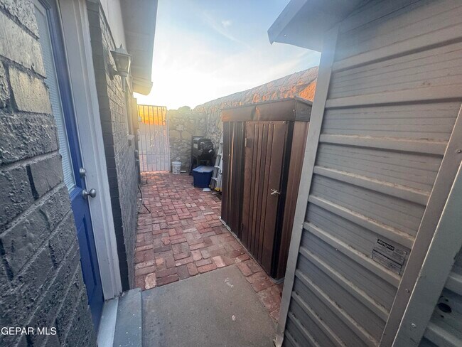 Building Photo - 6437 Dawn Dr