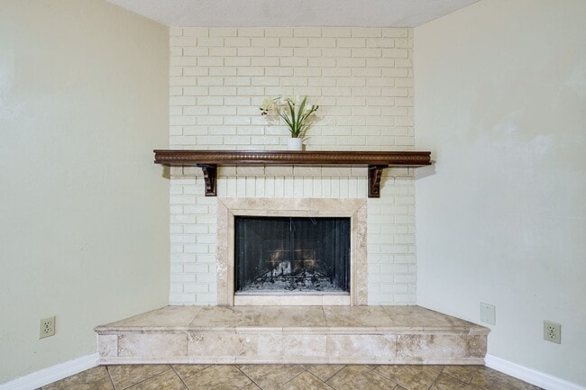 Building Photo - Charming 3BR/2BA Single-Family Home in Por...